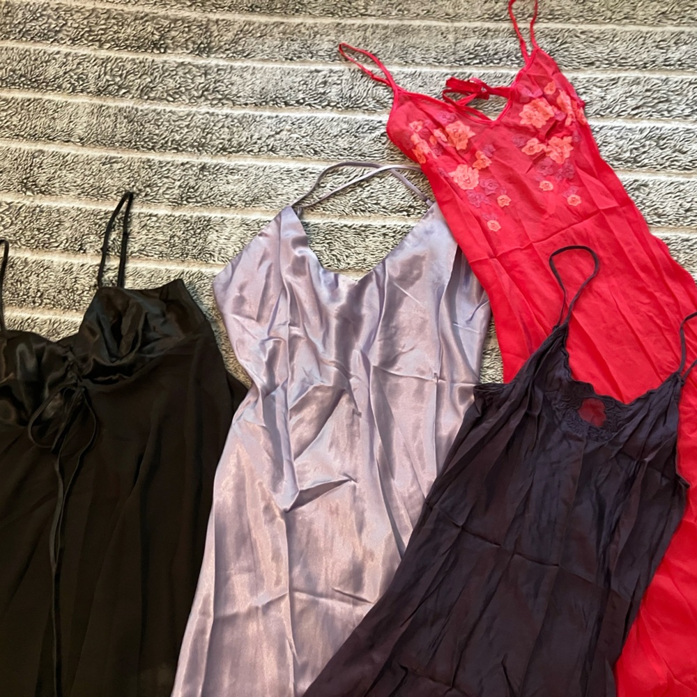 VS silk four piece bundle size small